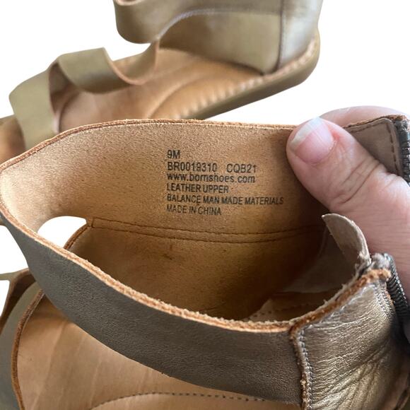 Born BR0018310 Gold Leather Gladiator Sandals Zip Back Women’s 9M Comfort Casual - Picture 5 of 8